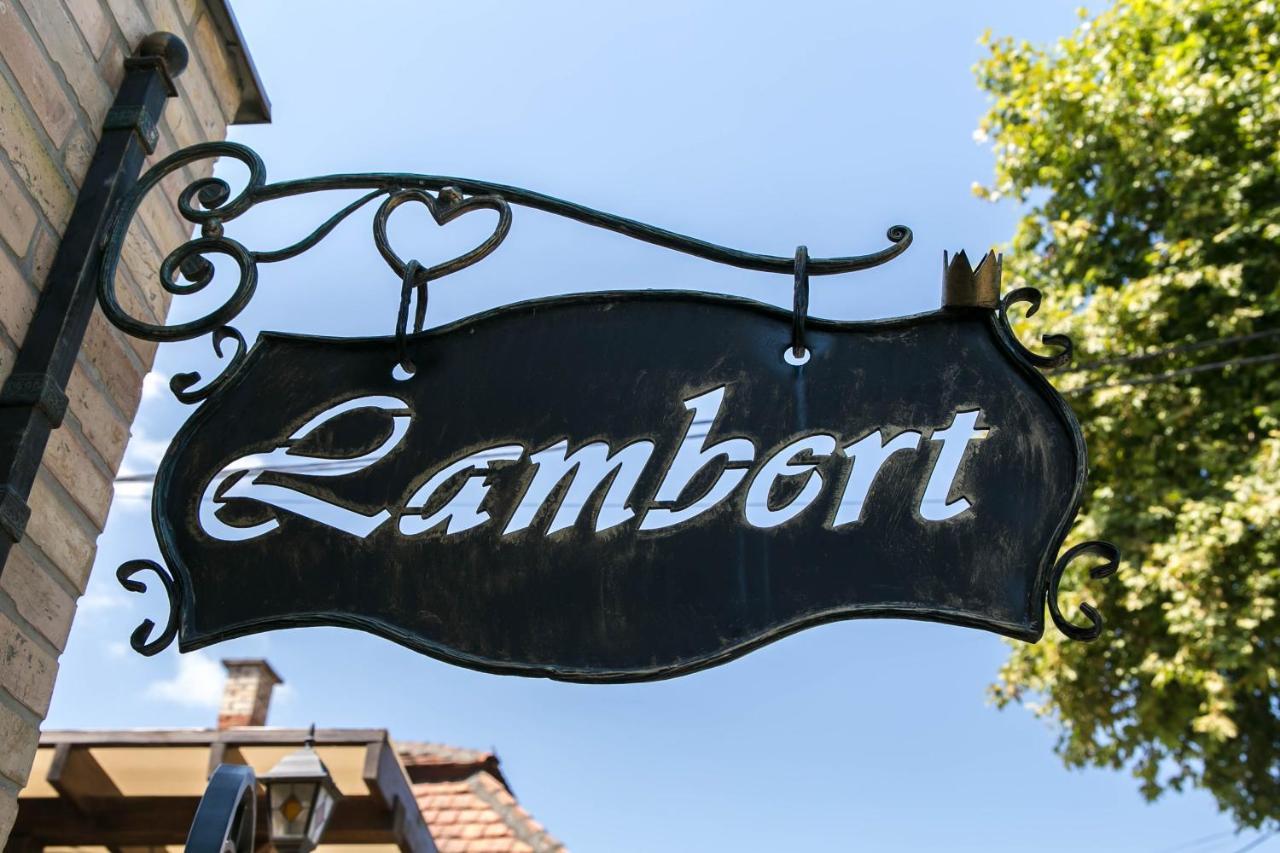 Lambert Hotel Berehove  Buitenkant foto
